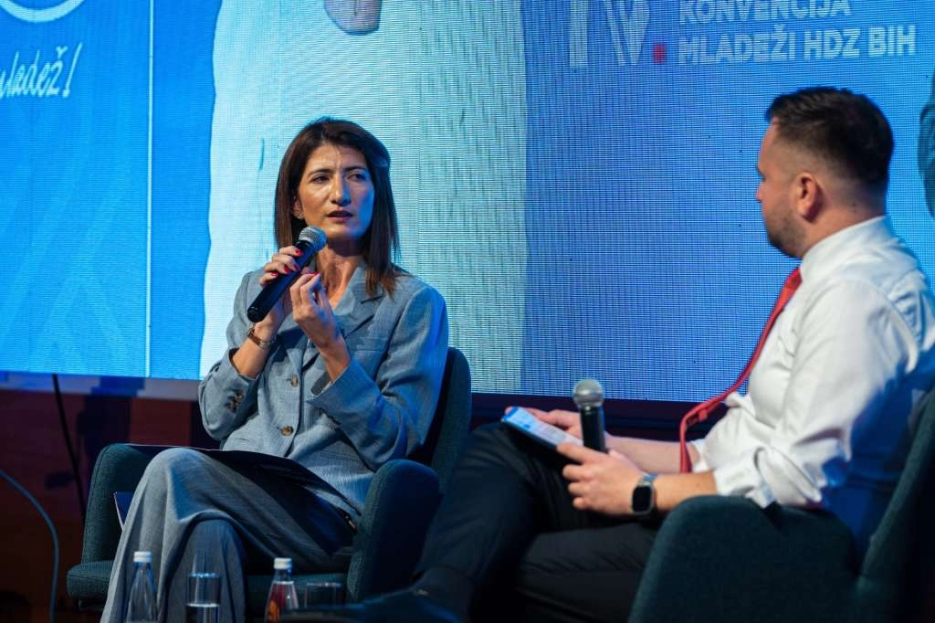 Filipović u Vitezu: „Mladima ne trebamo govoriti da ostanu, trebamo stvoriti uvjete zbog kojih će željeti ostati u BiH“
